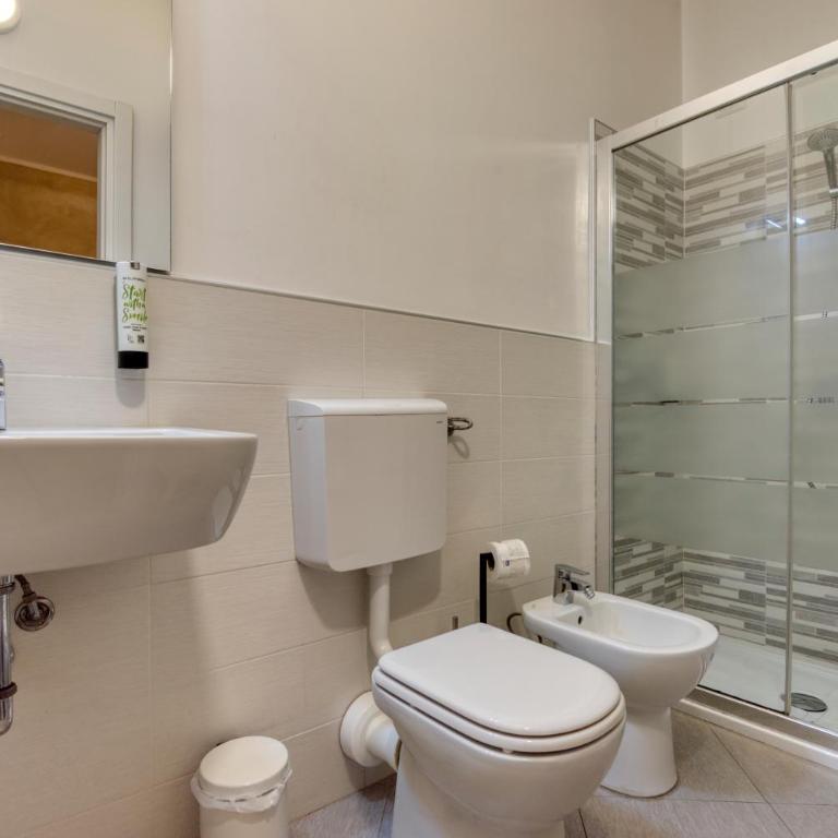 Maison Castelli - Camera Matrimoniale con Bagno Privato - 10