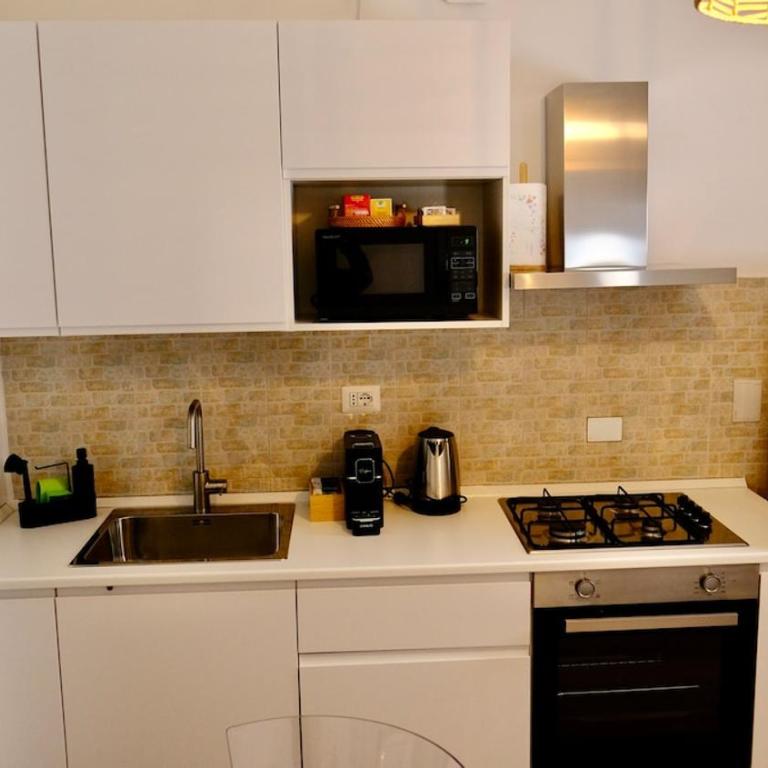 La Nuova Casa Di Zia - near metro A Ponte Lungo - Appartamento con 2 Camere da Letto - 42