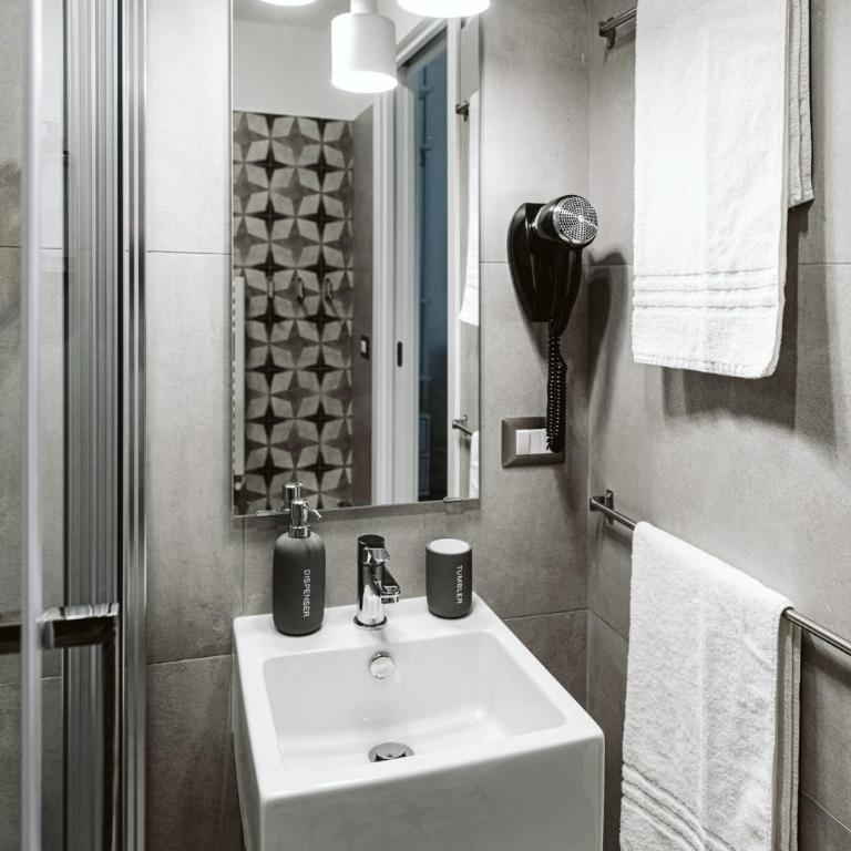 B&B LUMAS - Camera Matrimoniale/Doppia con Letti Singoli con Bagno - 6
