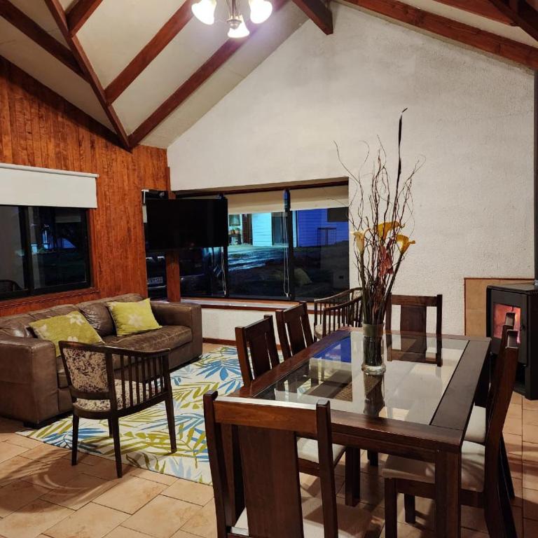 Pucón casa con piscina 6 personas - Three-Bedroom Vacation Home - 9
