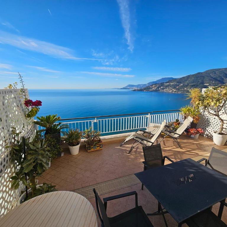 Beachfront Paradise - Panoramic Terrace, Monaco view & Private Access to Calandre Beach - French Riviera Liguria - Appartamento con 2 Camere da Letto - 1