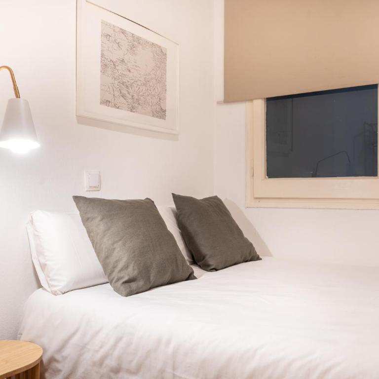 Comfortable Apartment for Groups next to Sagrada Familia, Barcelona - Three-Bedroom Apartment - 20