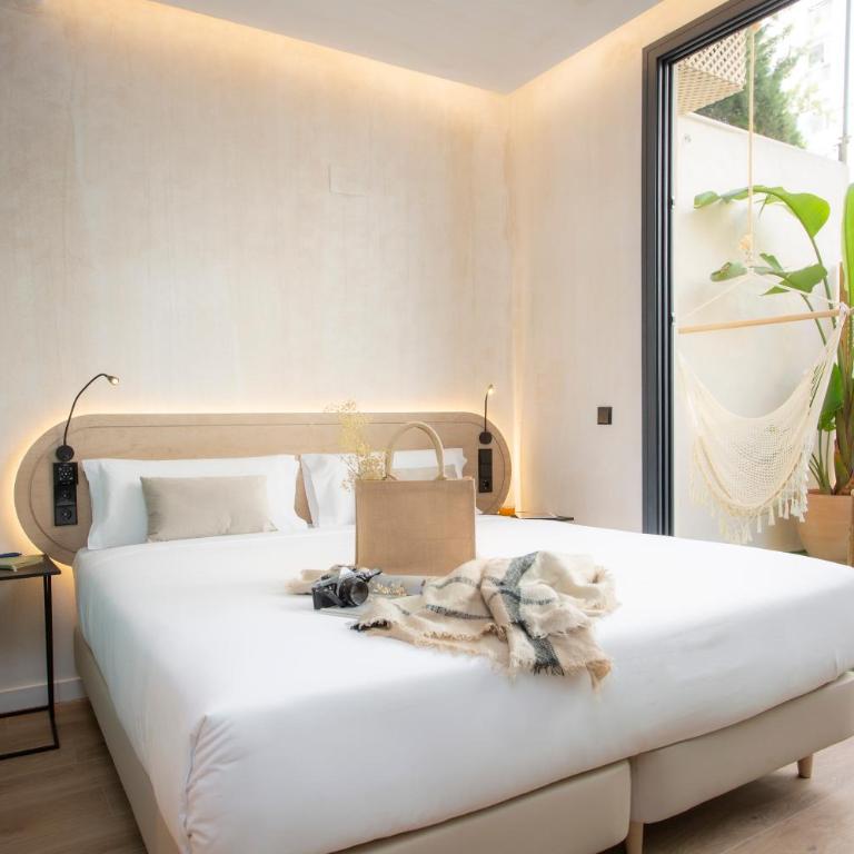 Nomad Haux Mestalla - Double Room with Terrace - 13