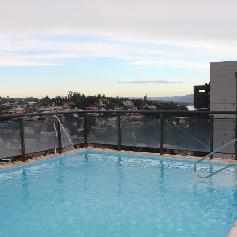 Excelente departamento moderno con pileta - Apartamento de 2 dormitorios - 30