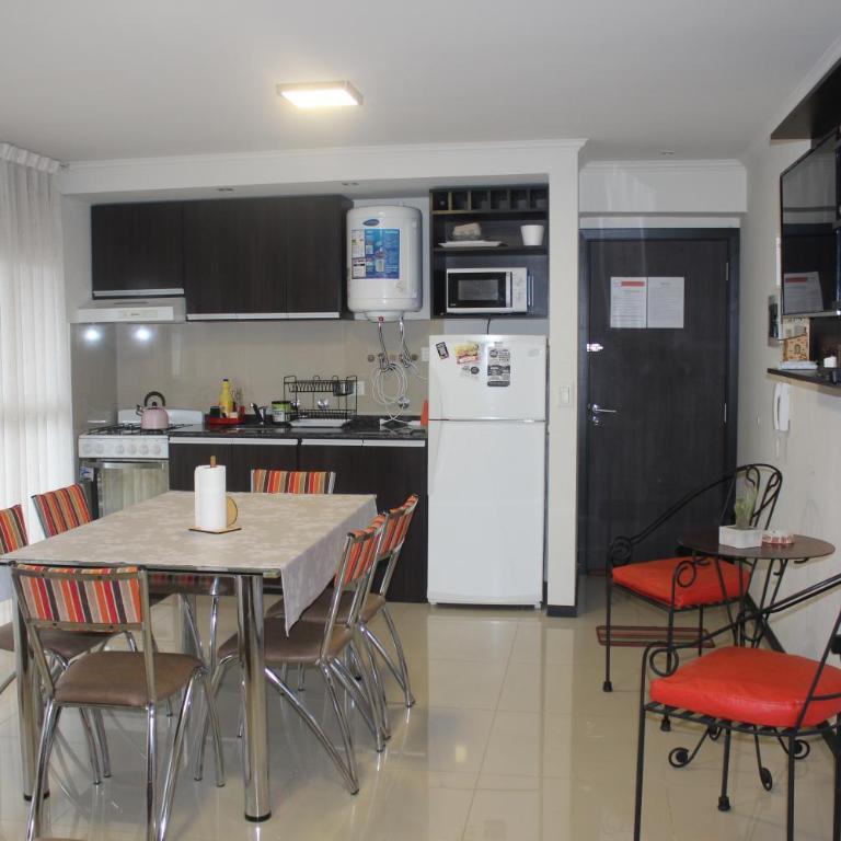 Excelente departamento moderno con pileta - Two-Bedroom Apartment - 6