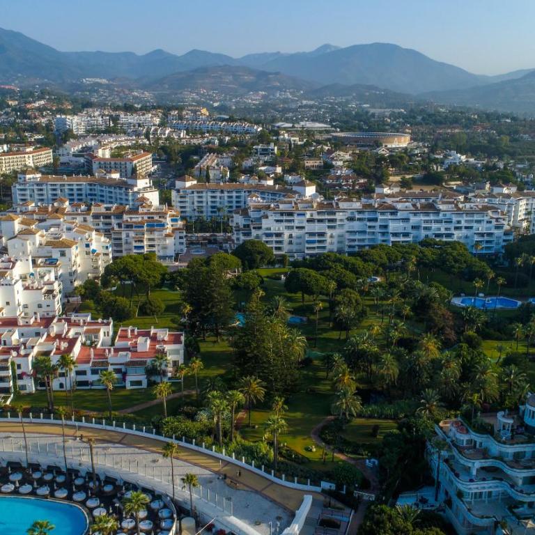 MARBELLA BANUS SUITES - Playas del Duque Luxury - Apartamento Premium de 3 dormitorios con balcón - 96