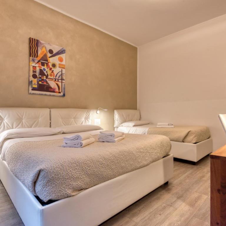Maison Castelli - Camera Tripla con Bagno Privato Esterno - 3