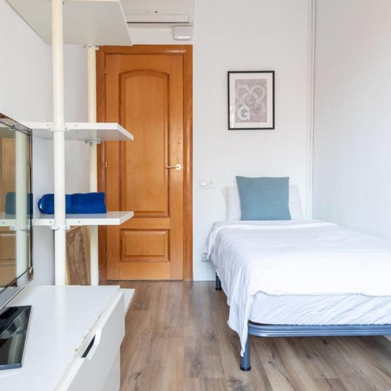 Sagrada Familia views, big and bright apartment - Four-Room Apartment - 21