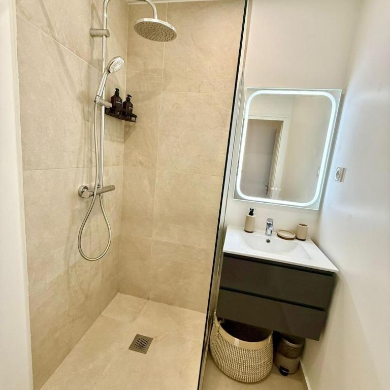 Magnifique 2 pièces - Vieux Nice - Appartement 1 Chambre - 17