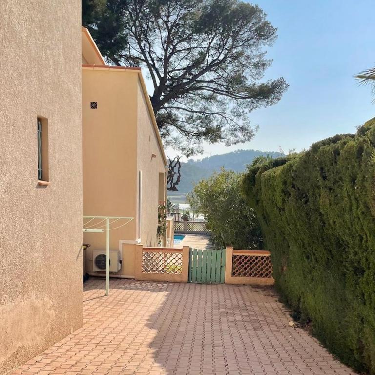 Villa Le Sud - Piscine - Vue dégagée et aperçu mer - Villa - 23