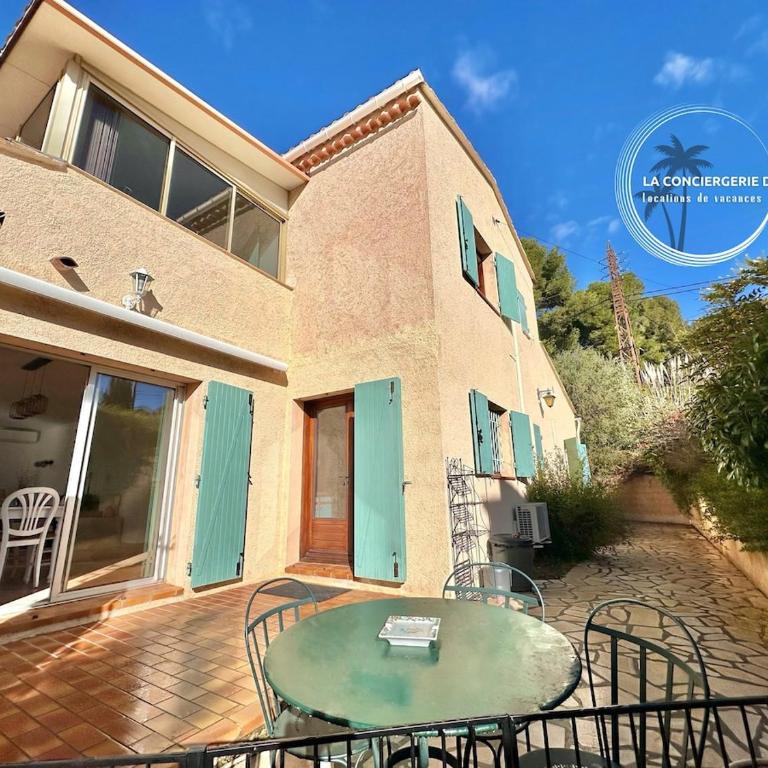 Villa Le Sud - Piscine - Vue dégagée et aperçu mer - Villa - 22