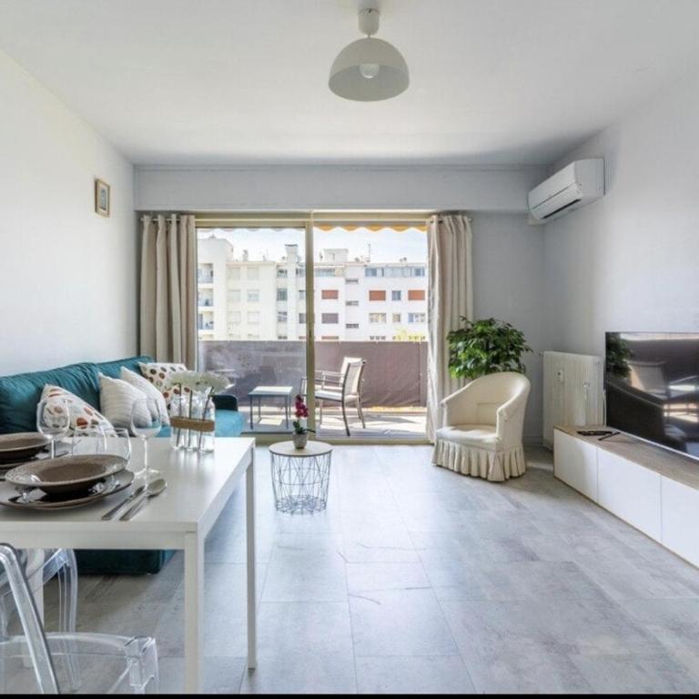 Grand studio vue mer à Antibes - Studio Apartment with Sea View - 3