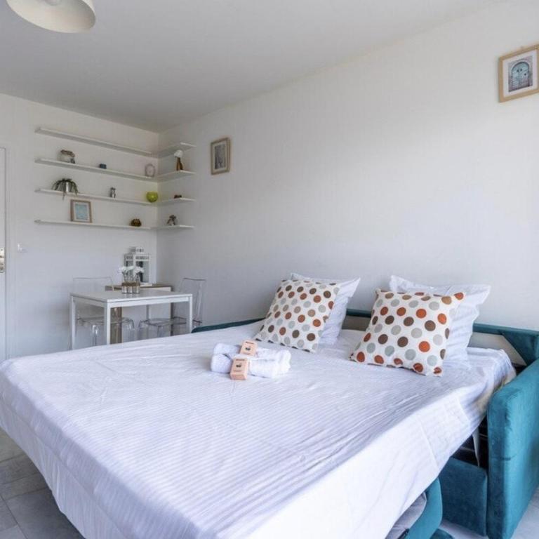 Grand studio vue mer à Antibes - Studio Apartment with Sea View - 10