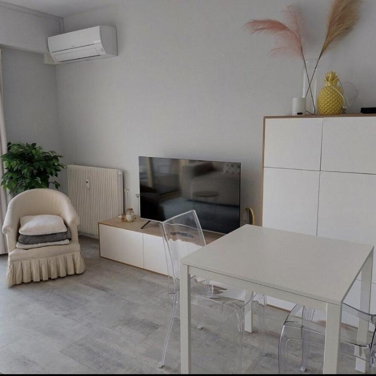 Grand studio vue mer à Antibes - Studio Apartment with Sea View - 11