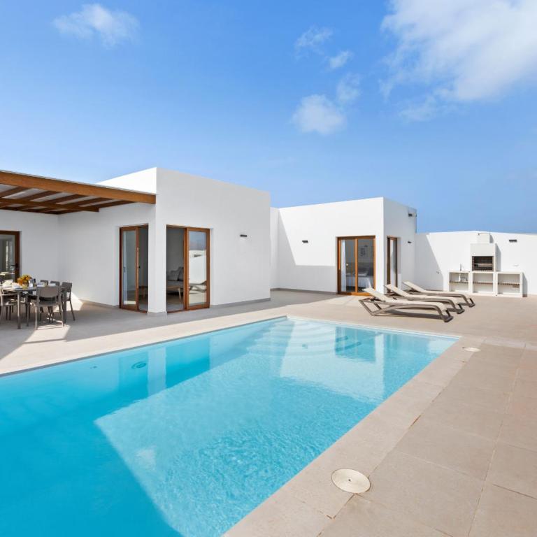 Villa Navya - VipVipVillas - Deluxe Villa - 1