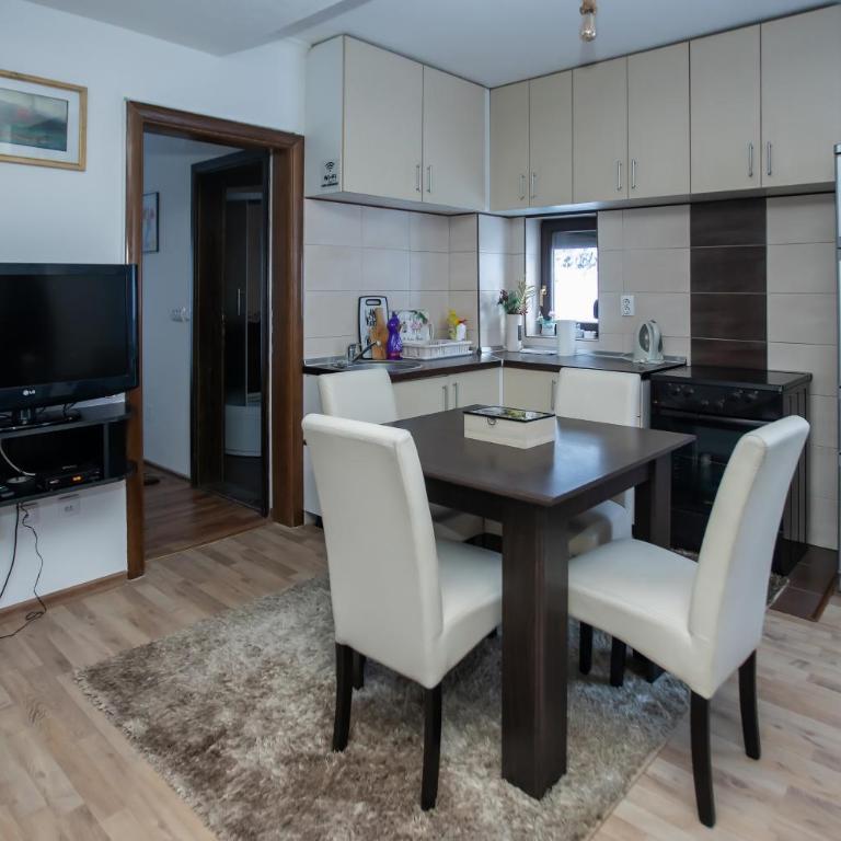 Apartment T&T - Two-Bedroom Apartment - 12
