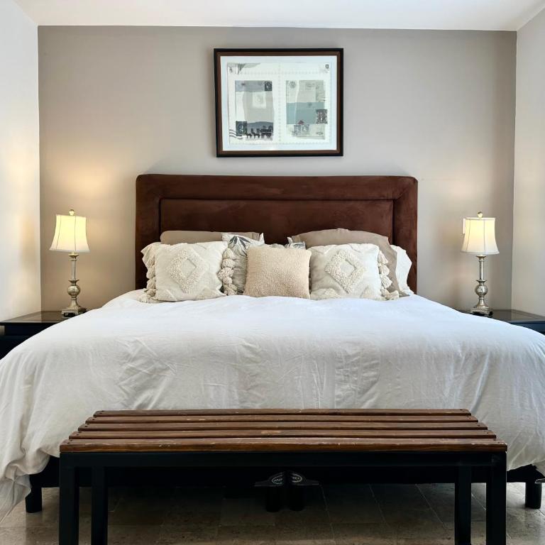 3Bedrooms-5 min Downtown-Wifi-Pool-Jacuzzi-Parking - Three-Bedroom House - 3
