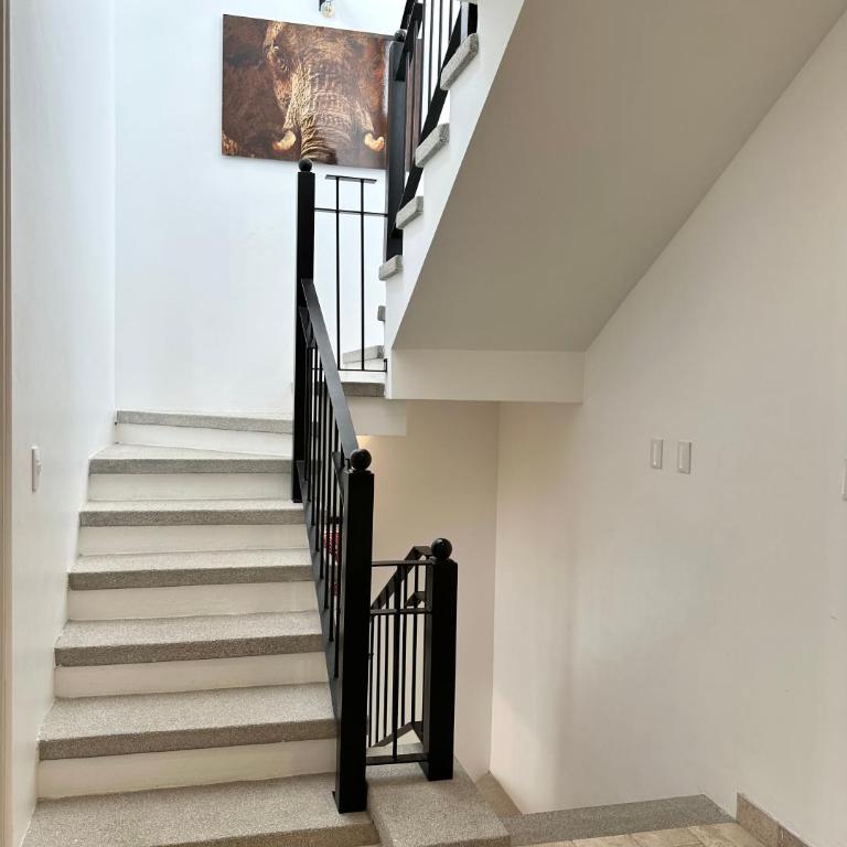 3Bedrooms-5 min Downtown-Wifi-Pool-Jacuzzi-Parking - Three-Bedroom House - 40