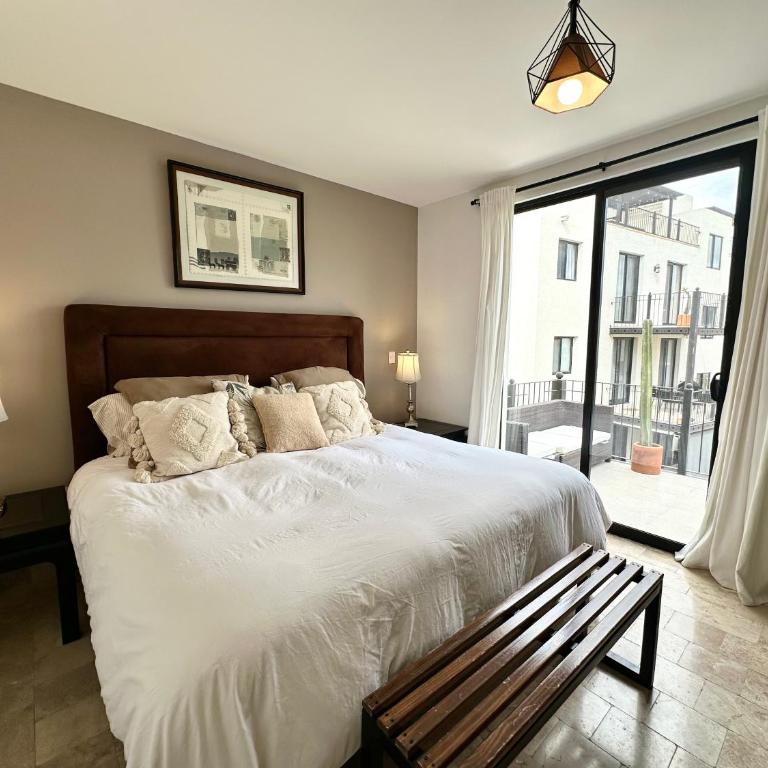 3Bedrooms-5 min Downtown-Wifi-Pool-Jacuzzi-Parking - Three-Bedroom House - 17