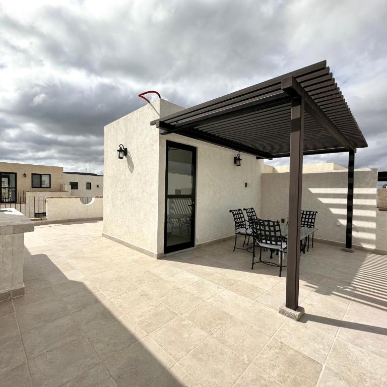 3Bedrooms-5 min Downtown-Wifi-Pool-Jacuzzi-Parking - Three-Bedroom House - 38