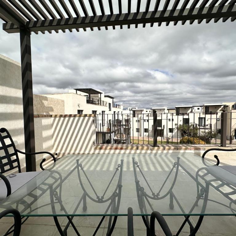 3Bedrooms-5 min Downtown-Wifi-Pool-Jacuzzi-Parking - Three-Bedroom House - 39