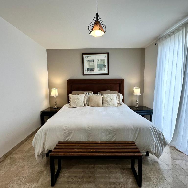 3Bedrooms-5 min Downtown-Wifi-Pool-Jacuzzi-Parking - Three-Bedroom House - 14