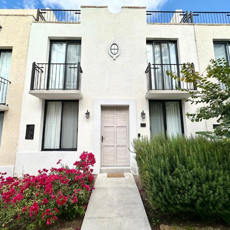 3Bedrooms-5 min Downtown-Wifi-Pool-Jacuzzi-Parking - Three-Bedroom House - 41