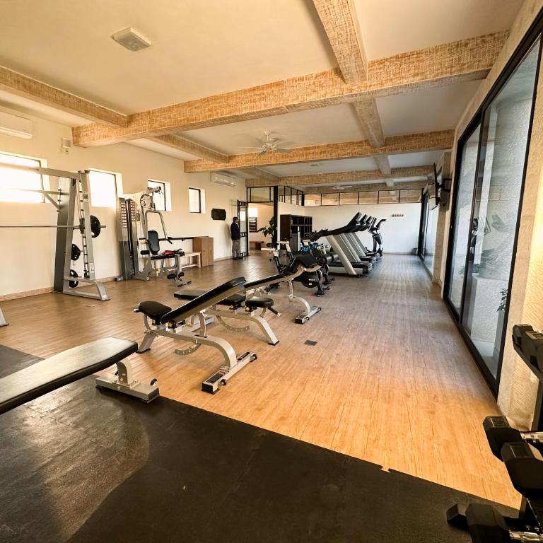 3Bedrooms-5 min Downtown-Wifi-Pool-Jacuzzi-Parking - Three-Bedroom House - 43