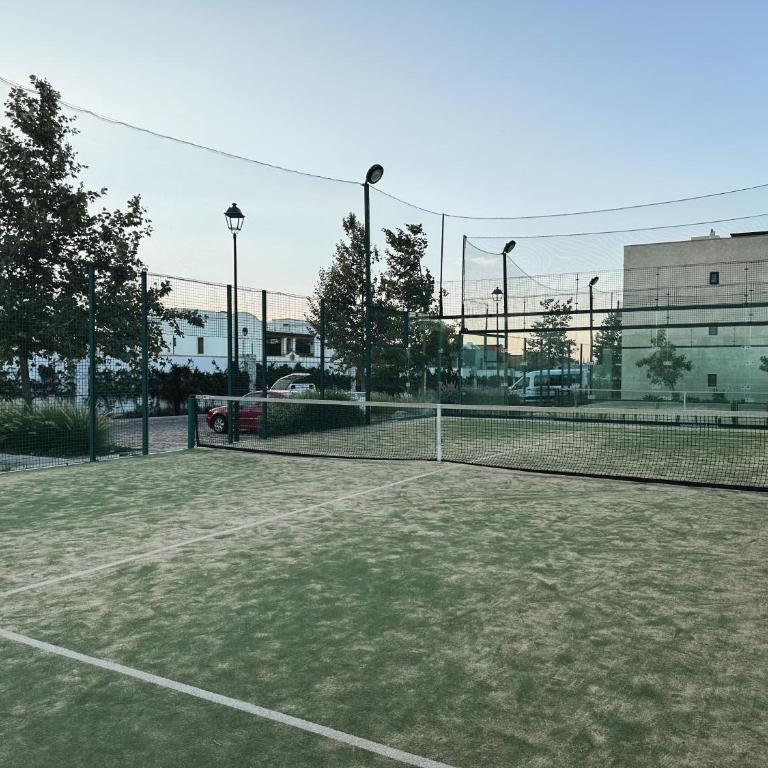 3Bedrooms-5 min Downtown-Wifi-Pool-Jacuzzi-Parking - Three-Bedroom House - 46