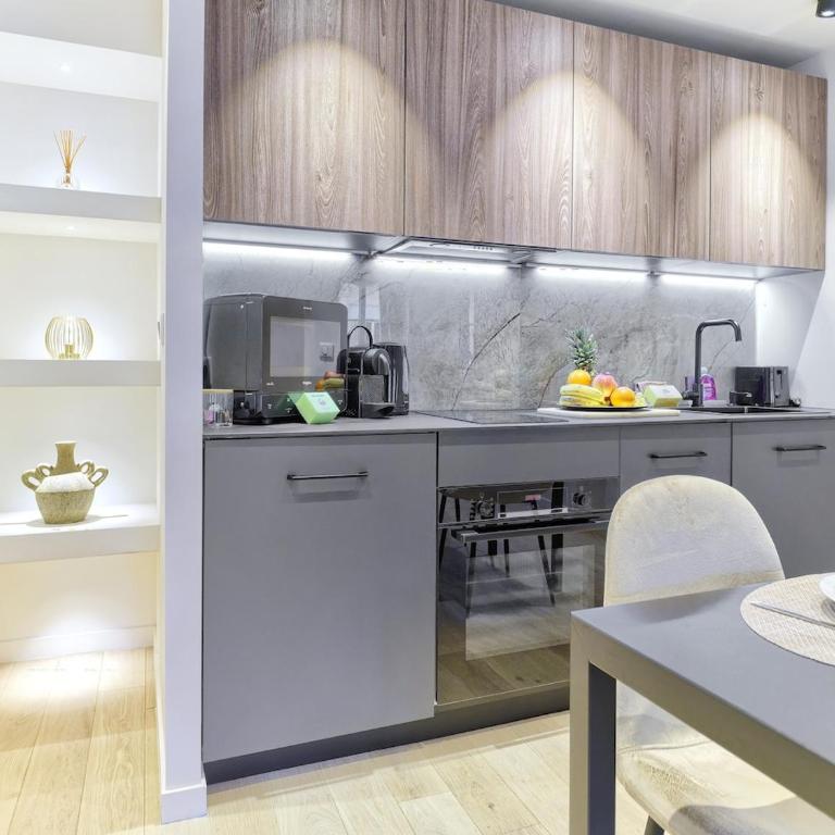 Hyper Centre - Charming duplex - Luxury - Reversible air conditioning - 10 mins from Place MASSENA - Appartement 2 Chambres Deluxe avec Balcon - 5