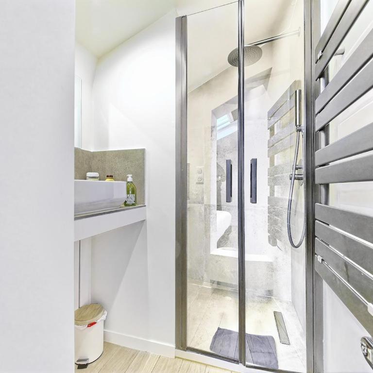 Hyper Centre - Charming duplex - Luxury - Reversible air conditioning - 10 mins from Place MASSENA - Appartement 2 Chambres Deluxe avec Balcon - 17