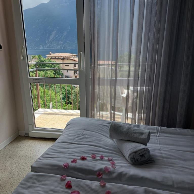 Hotel Villa Grazia - Camera Matrimoniale con Vista Lago - 3