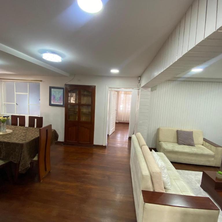 Elegante y grande departamento con parqueadero para 2 vehículos - Apartamento - 5