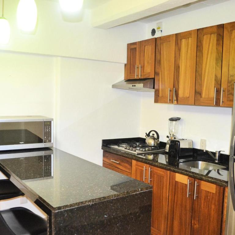 Studio Romantic Zone steps to beach Adults Only - One-Bedroom Apartment - 11