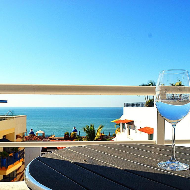 Studio Romantic Zone steps to beach Adults Only - One-Bedroom Apartment - 7