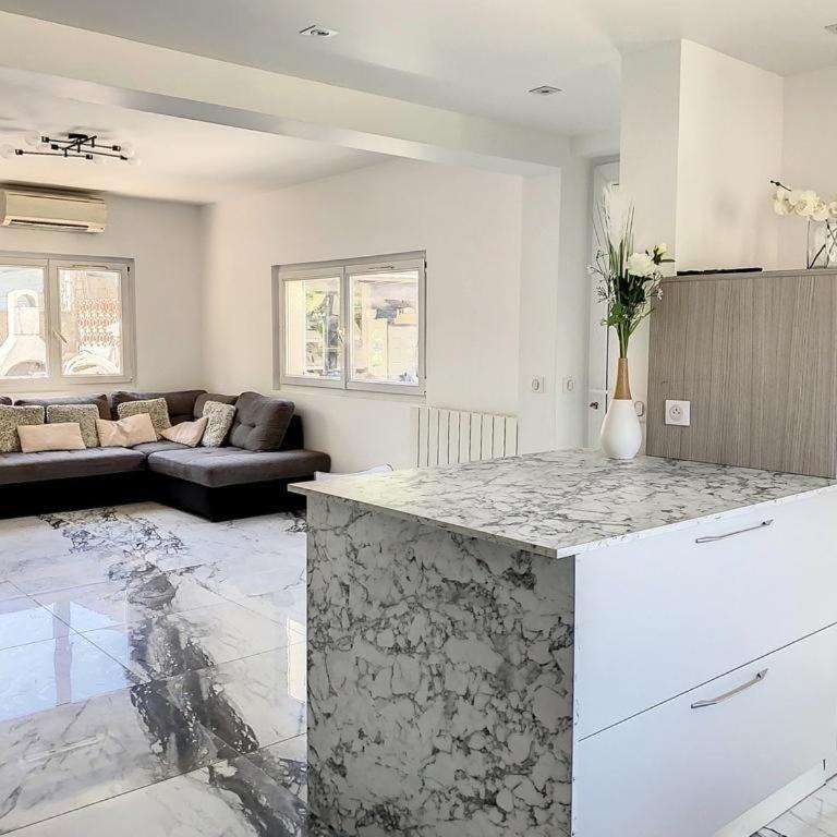 Bas de villa composée d'un 3 pièces et d'un studio avec piscine privée - Maison 3 Chambres - 15