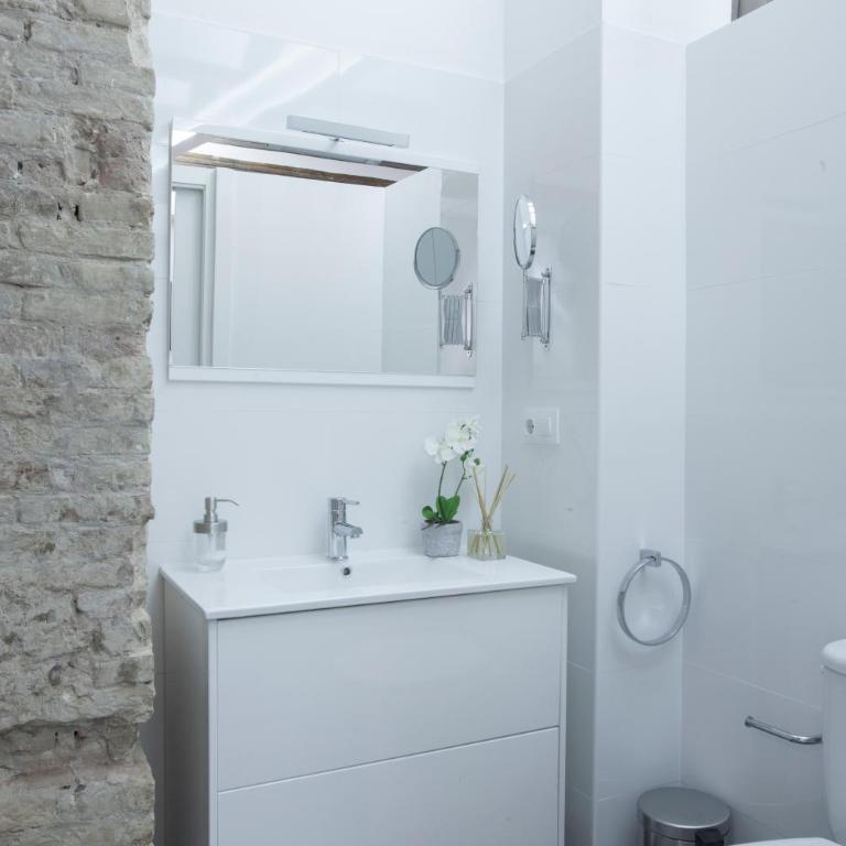 SingularStays Mercado Central - Loft - 19