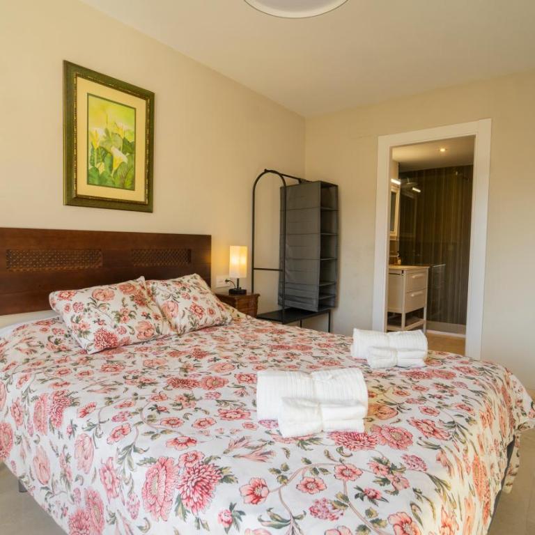 H&H Suite Ganivet Center - Two-Bedroom Apartment with City View - 13