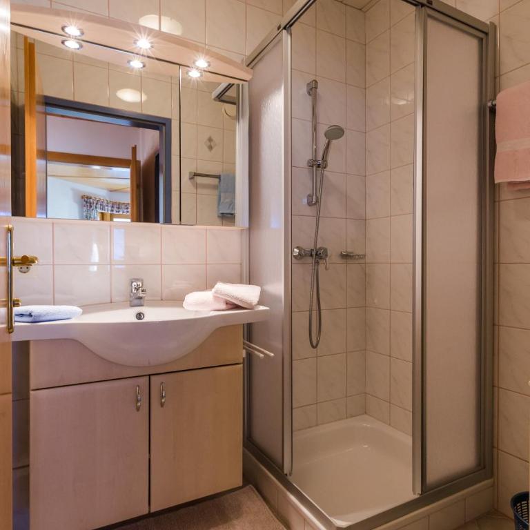 Aparthaus Birkenheim - Two-Bedroom Apartment (2-3 Adults) with Balcony - 2