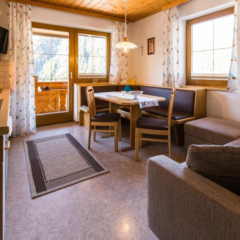 Aparthaus Birkenheim - Two-Bedroom Apartment (2-4 Adults) with Balcony - 4