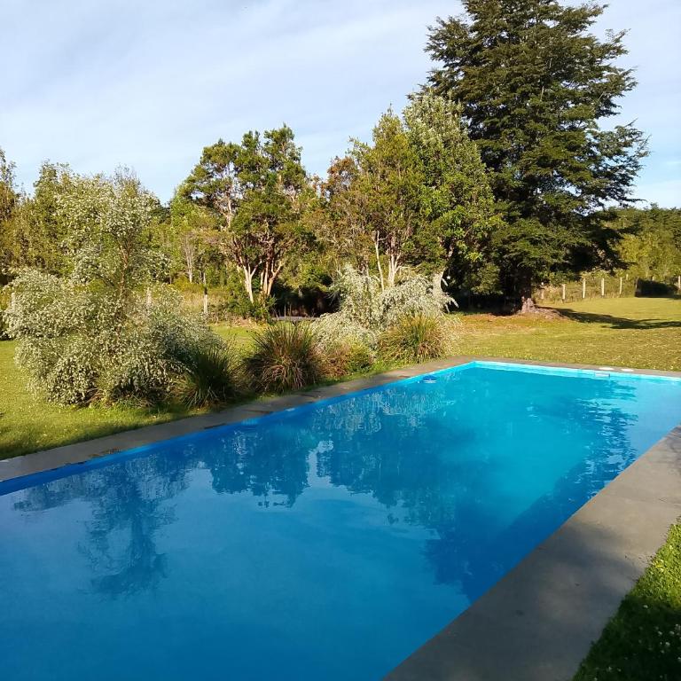 Casa con Piscina y Cama elástica - Casa de 3 dormitorios - 40