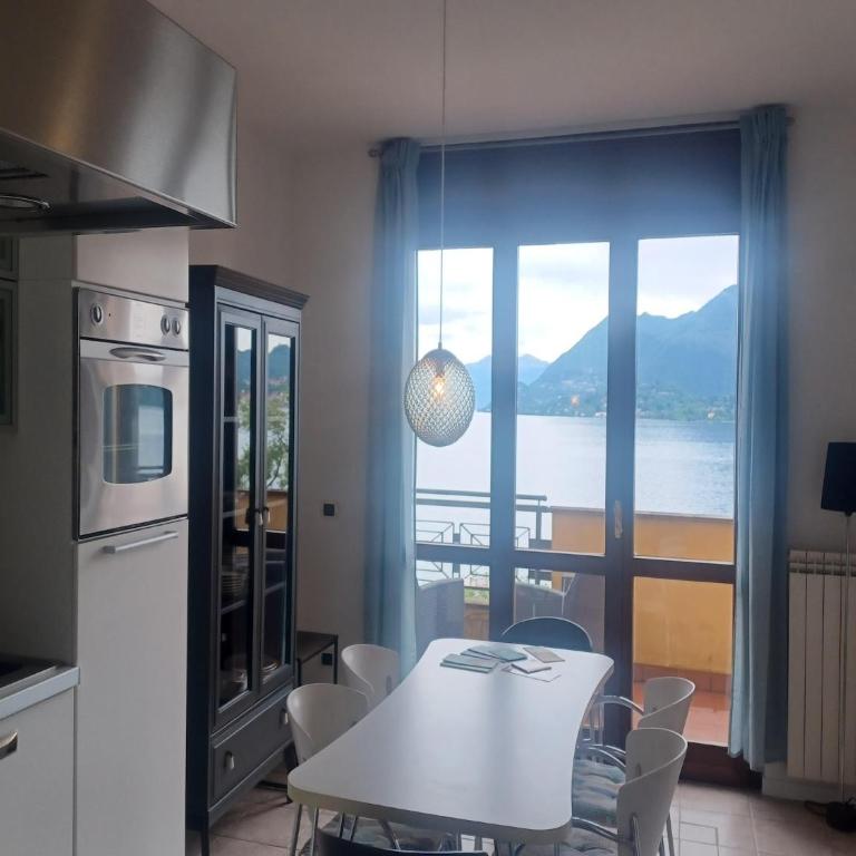 Nice appartment with terrace and stunning lake view - Casa Vacanze con 2 Camere da Letto - 9