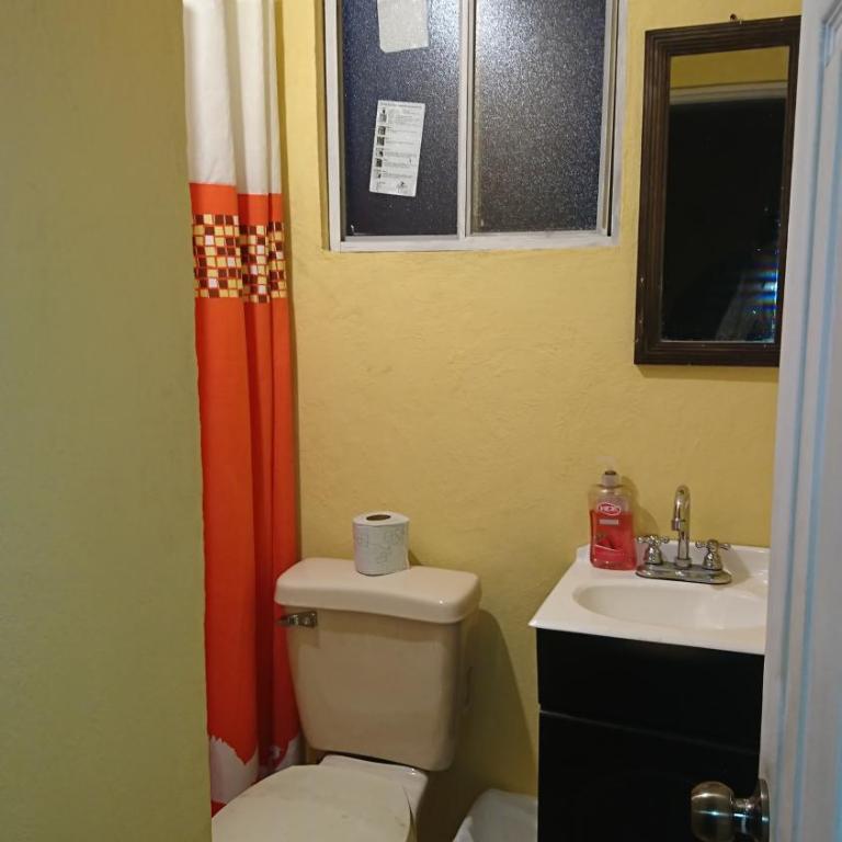 Hospedajes Tomas Wilson MX - Single Room with Balcony - 23