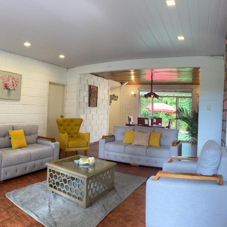 CASA ENTERA HERMOSA con Desayunos incluidos - Three-Bedroom House - 1