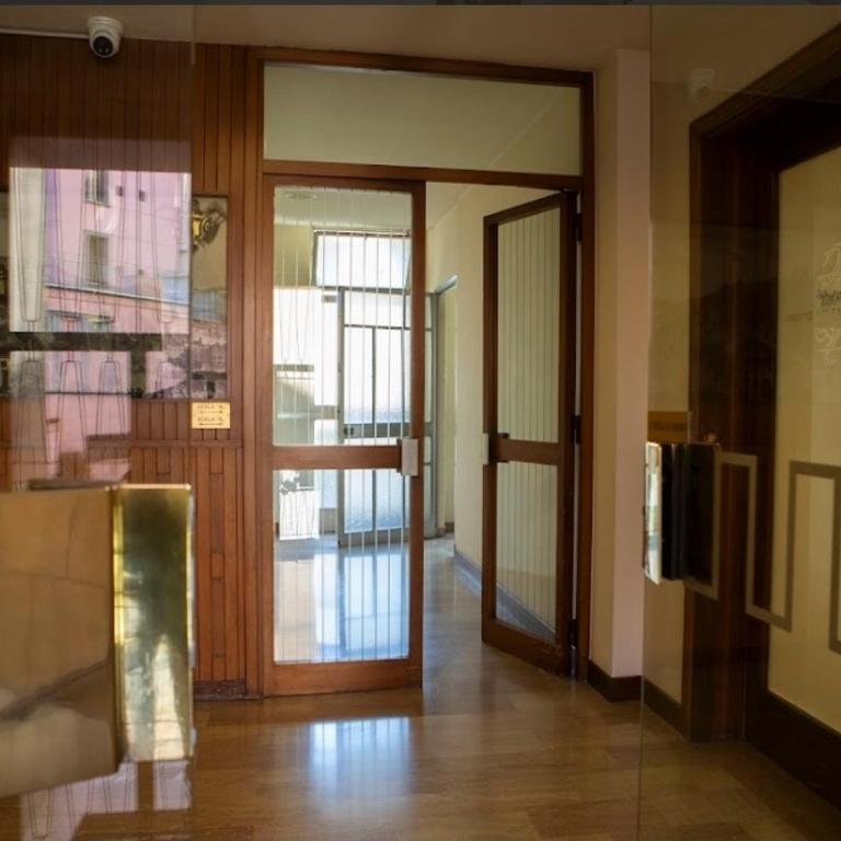 SOFI HOME BERGAMO - Camera Quadrupla con Bagno in Comune - 2
