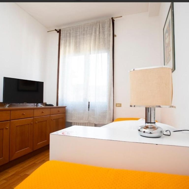 SOFI HOME BERGAMO - Camera Doppia con Letti Singoli con Servizi Igienici in Comune - 15