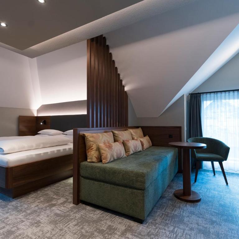 Hotel Garni Astoria - Comfort Doppelzimmer - Dachgeschoss - 8