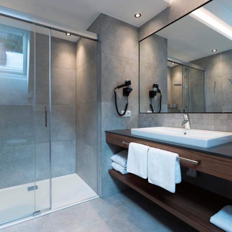 Hotel Garni Astoria - Comfort Doppelzimmer - Dachgeschoss - 10