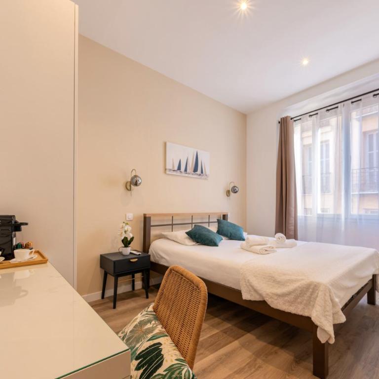 Guest House Chez Bastien - Chambre Double avec Salle de Bains Privative - 27
