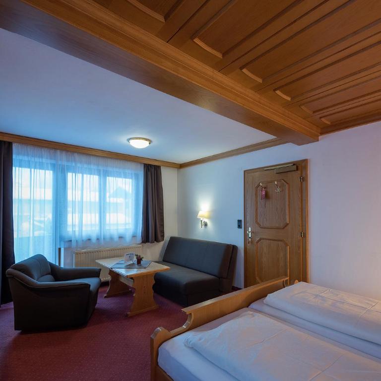 Landhaus Hubertus - Doppelzimmer mit Balkon - 3